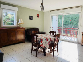 Confortable T2 avec terrasse, parking, et internet à Cambo-les-Bains, proche thermes et centre - FR-1-495-95